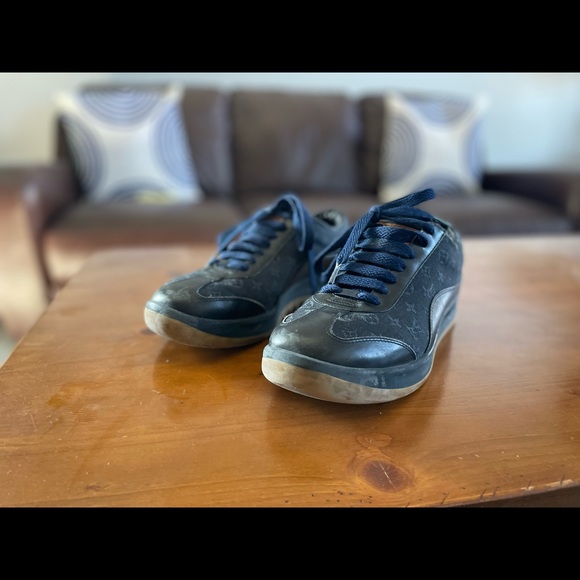 Louis Vuitton Sneakers - Picture 2 of 6